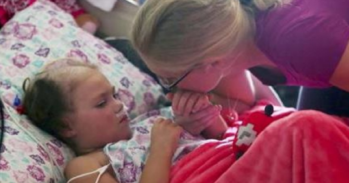 Matka sa lúčila s dcérkou, ktorá umierala na leukémiu. V tej chvíli jej povedala 5 slov, na ktoré nikdy nezabudne…